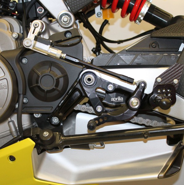 Sistema di poggiapiedi da incasso per Aprilia RS 660 / Tuono 660